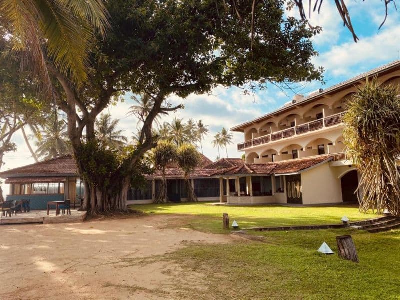 Sri Gemunu Beach Resort
