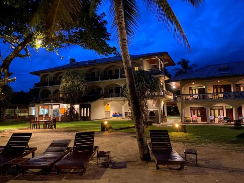 Sri Gemunu Beach Resort