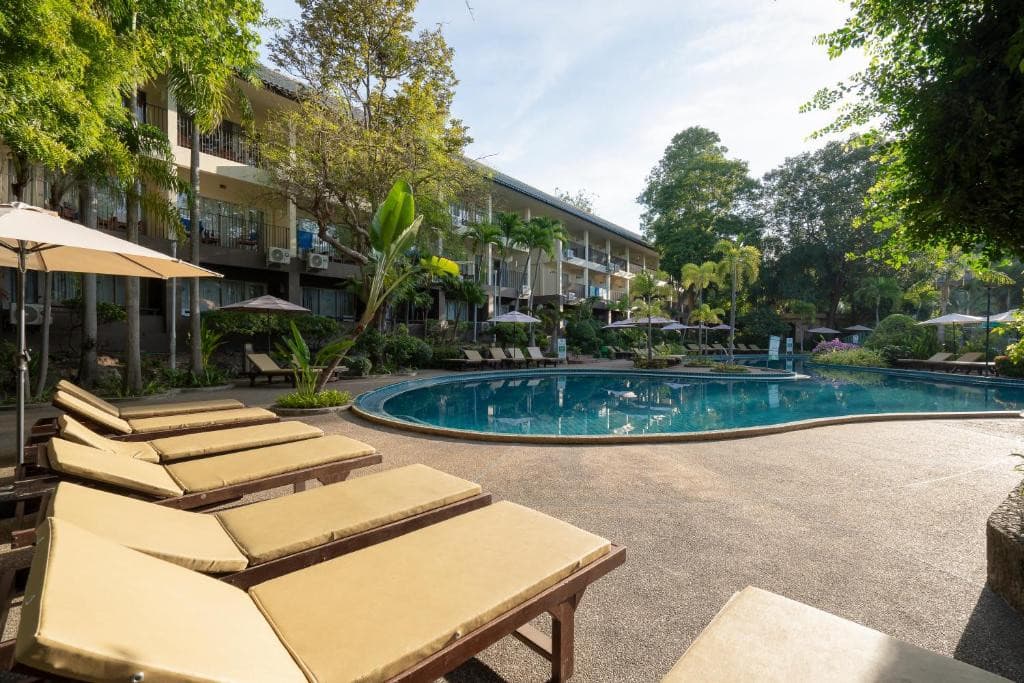 GREEN PARK RESORT (THE)