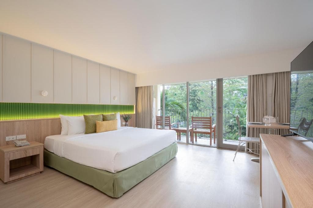GREEN PARK RESORT (THE)