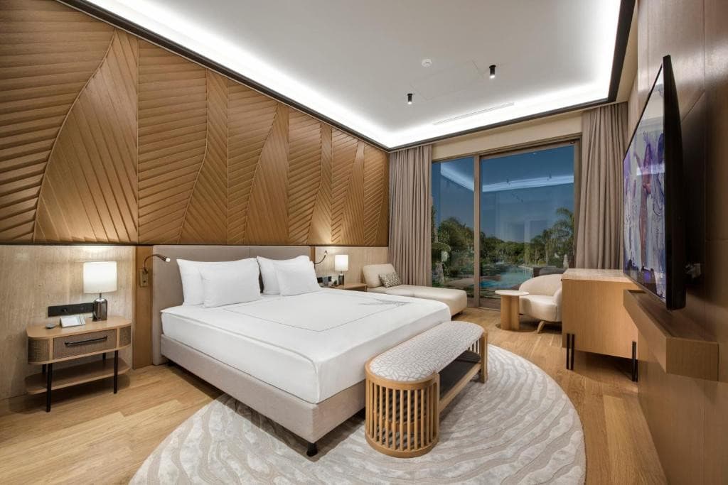 Regnum The Crown Executive Rooms