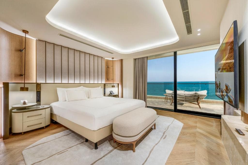 Regnum The Crown Executive Rooms