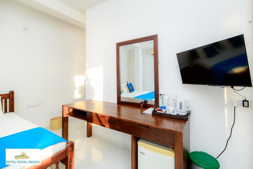 Royal Beach Hotel & Restaurant