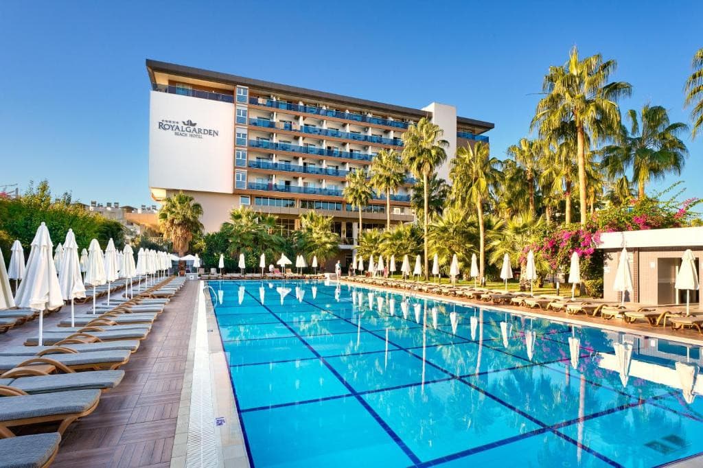 Royal Garden Select & Suite Hotel