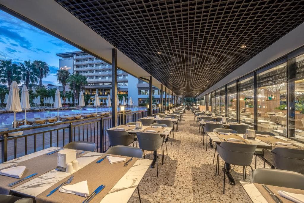 Royal Garden Select & Suite Hotel