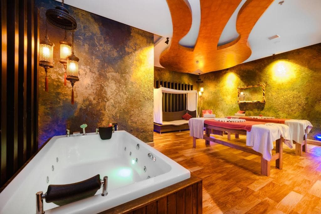 Royal Garden Select & Suite Hotel
