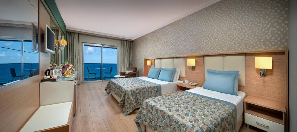 Royal Garden Select & Suite Hotel