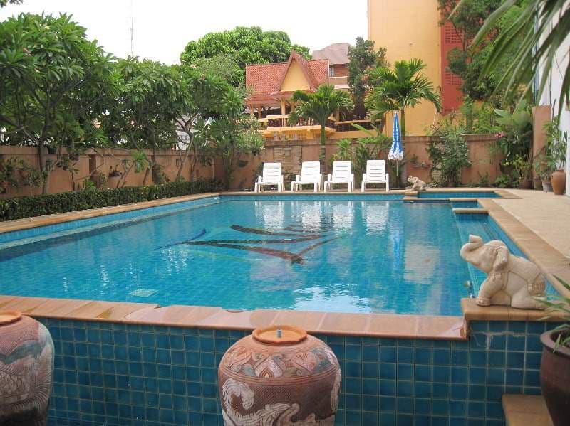 Naris Art Hotel