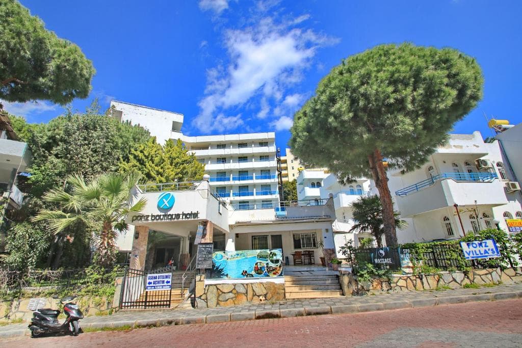 Ponz Hotel