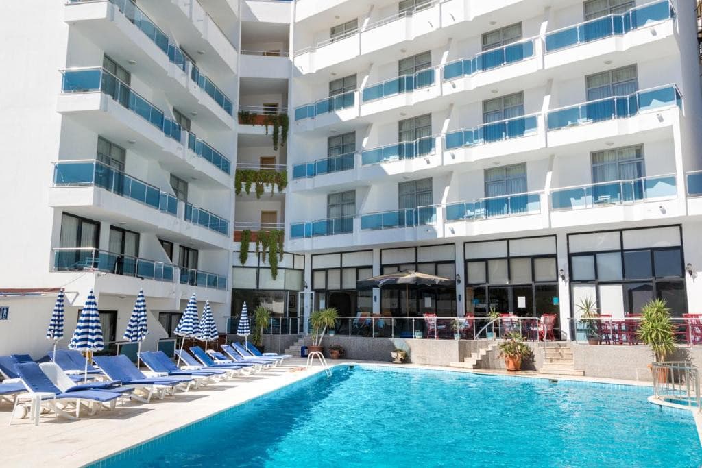 Ponz Hotel