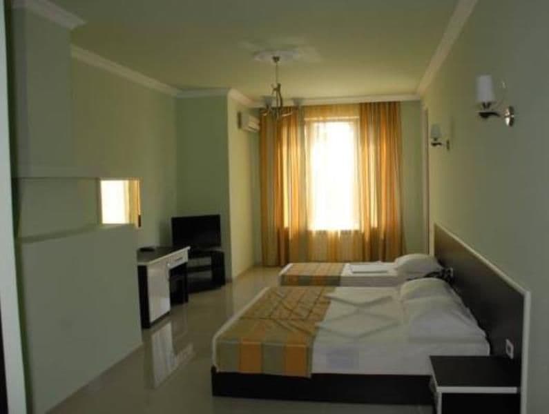 Hotel Crystal