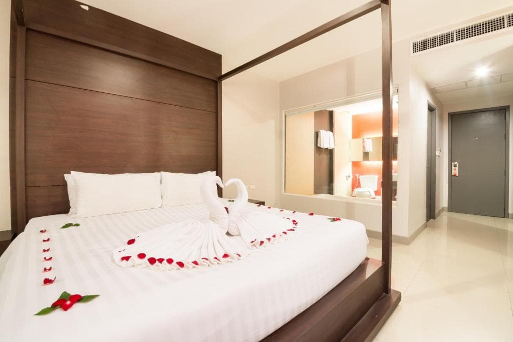 Alfresco Phuket Hotel