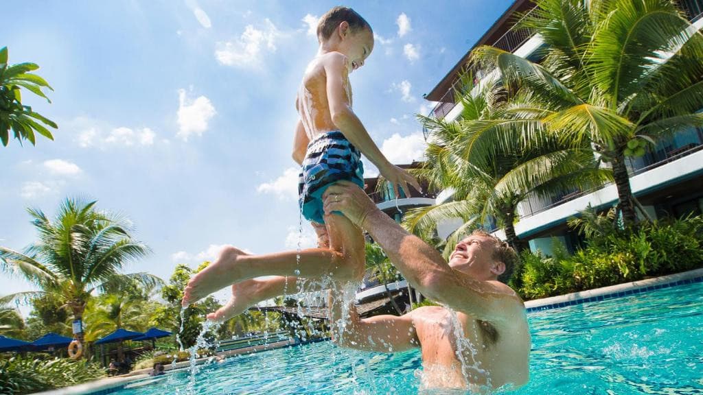HOLIDAY AO NANG BEACH RESORT