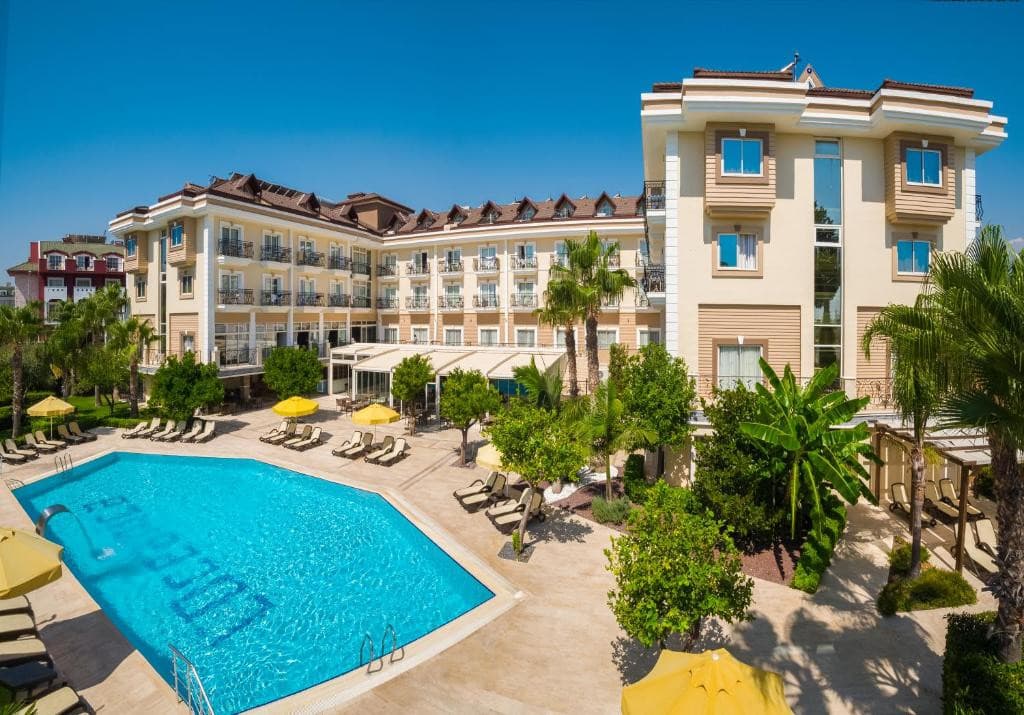 L'Oceanica Beach Resort Hotel