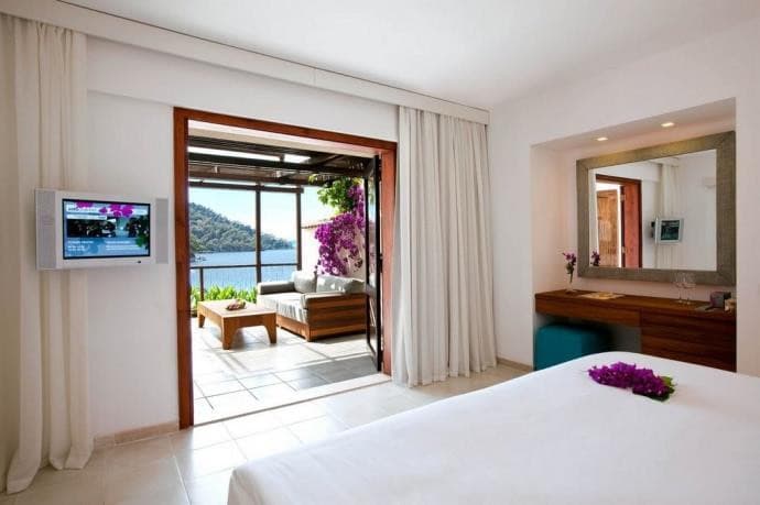 Hillside Beach Club