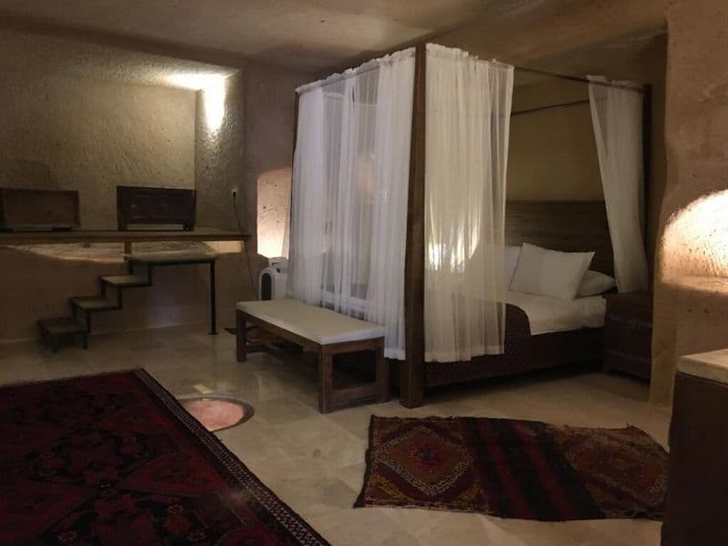 HELIKE CAVE HOTEL