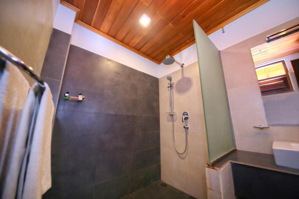 Rockside Beach Resort
