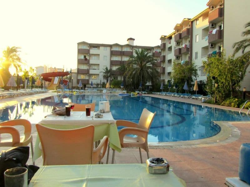 Aral Hotel Side