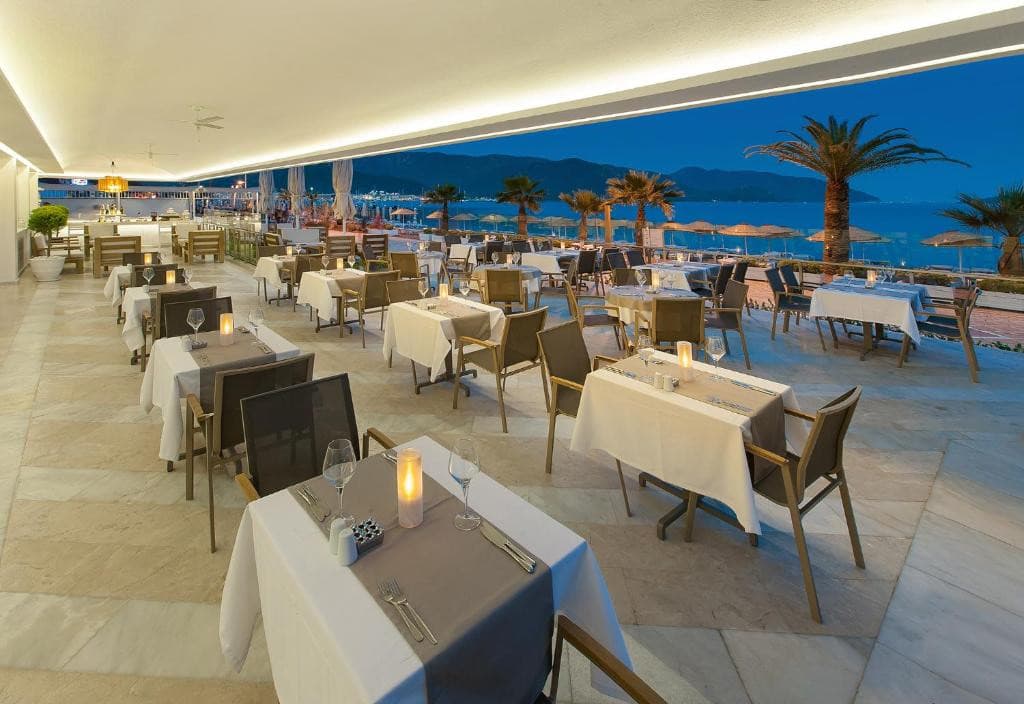 Sunprime Beachfront Hotel