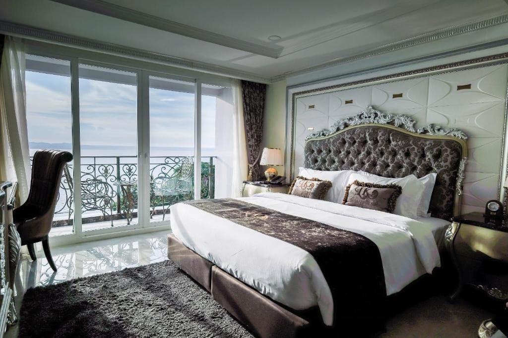 Lk Emerald Beach