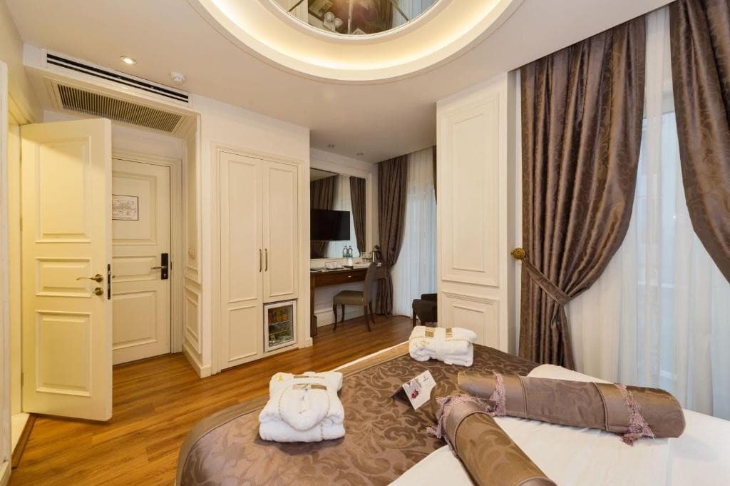DARKMEN HOTEL