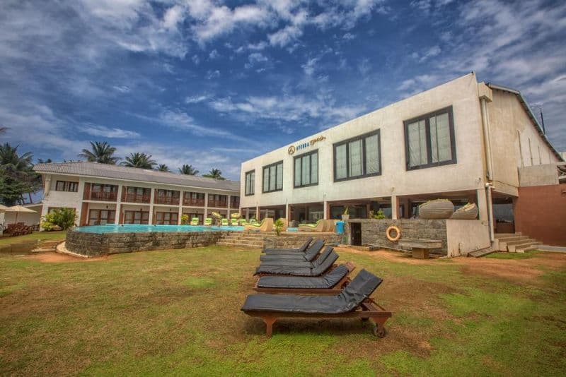 Avenra Beach Hotel