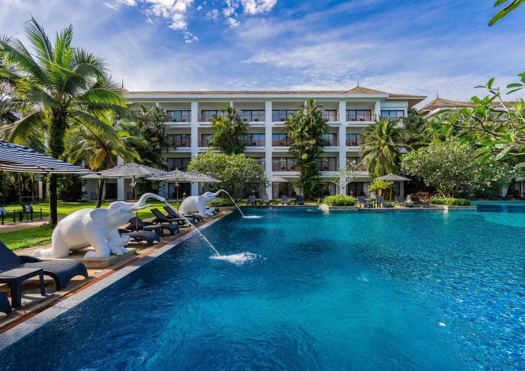 Naithonburi Beach Resort