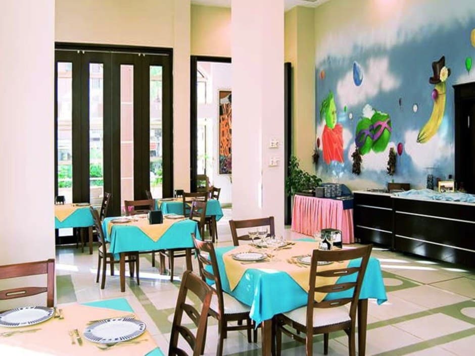 Almena Hotel