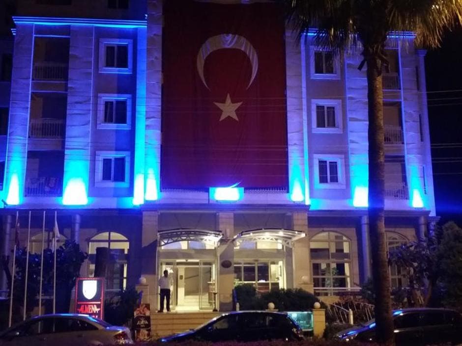 Almena Hotel