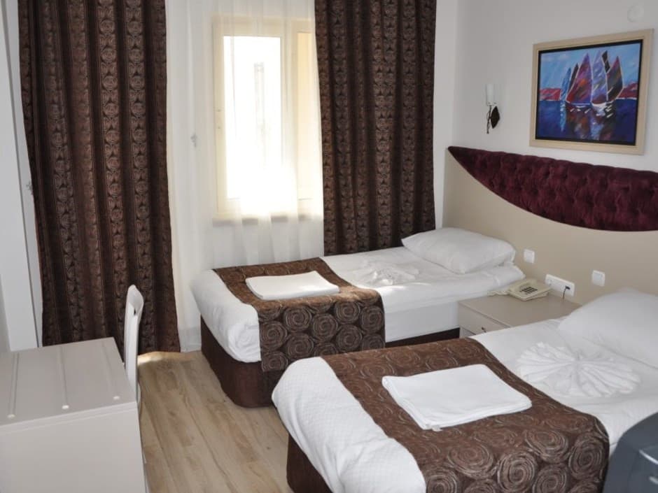 Almena Hotel