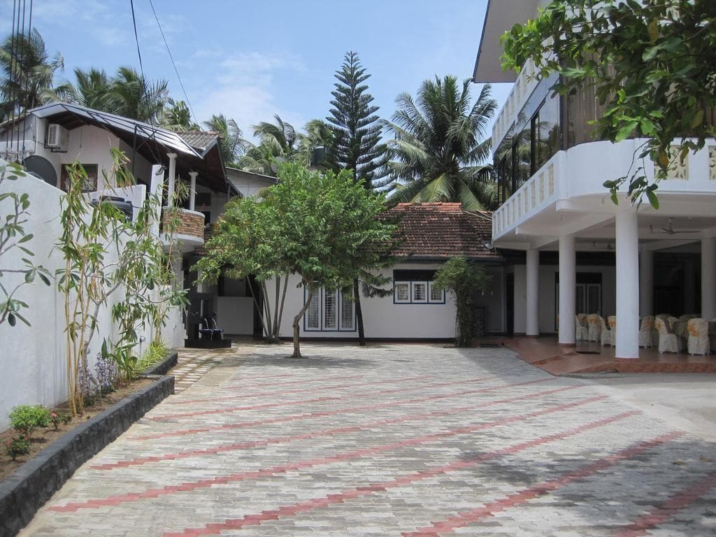 Crescent Resort