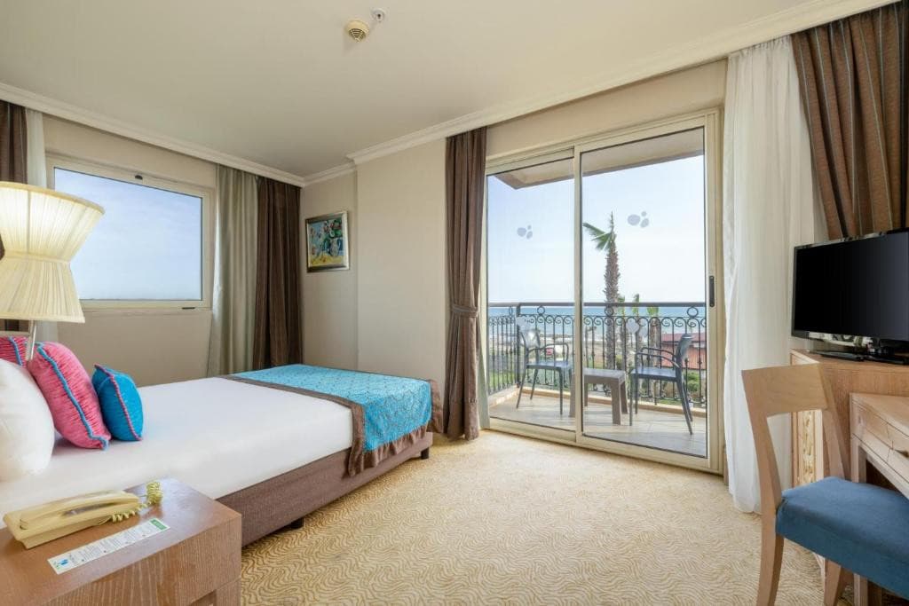 Crystal Family Resort & Spa
