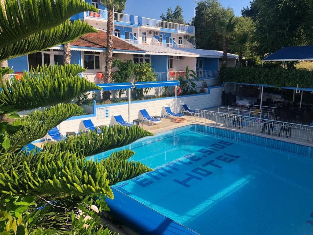 Temple Side Hotel