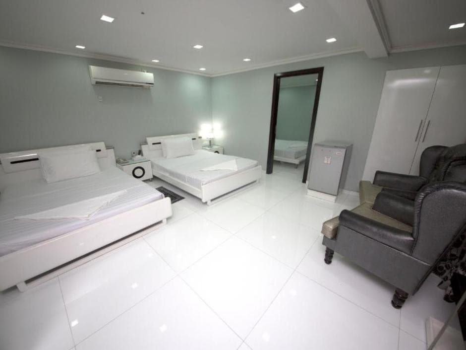 White Fort Hotel Dubai