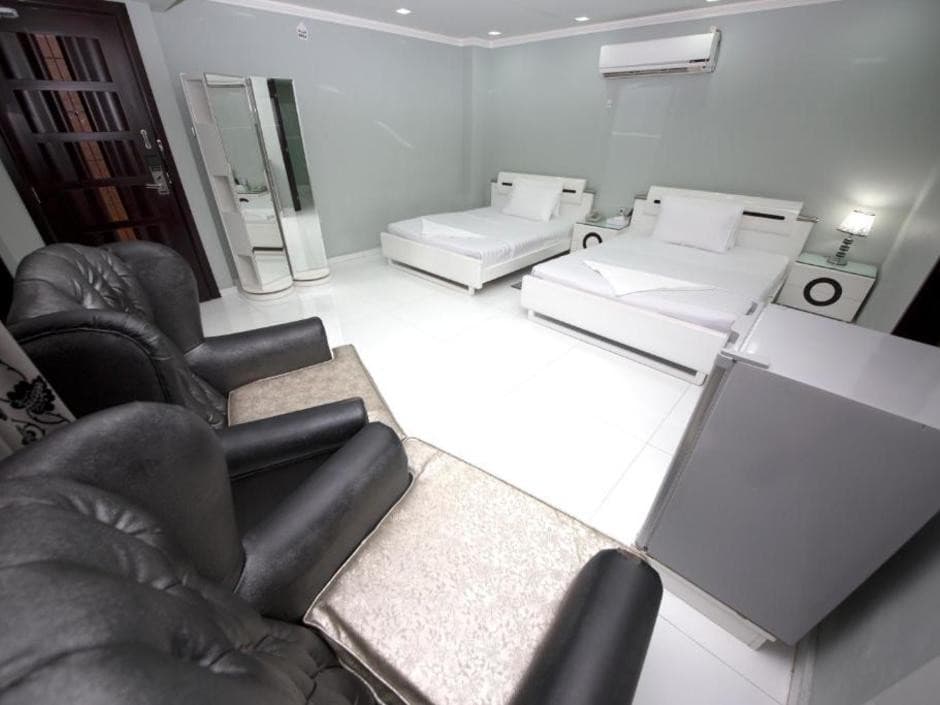White Fort Hotel Dubai