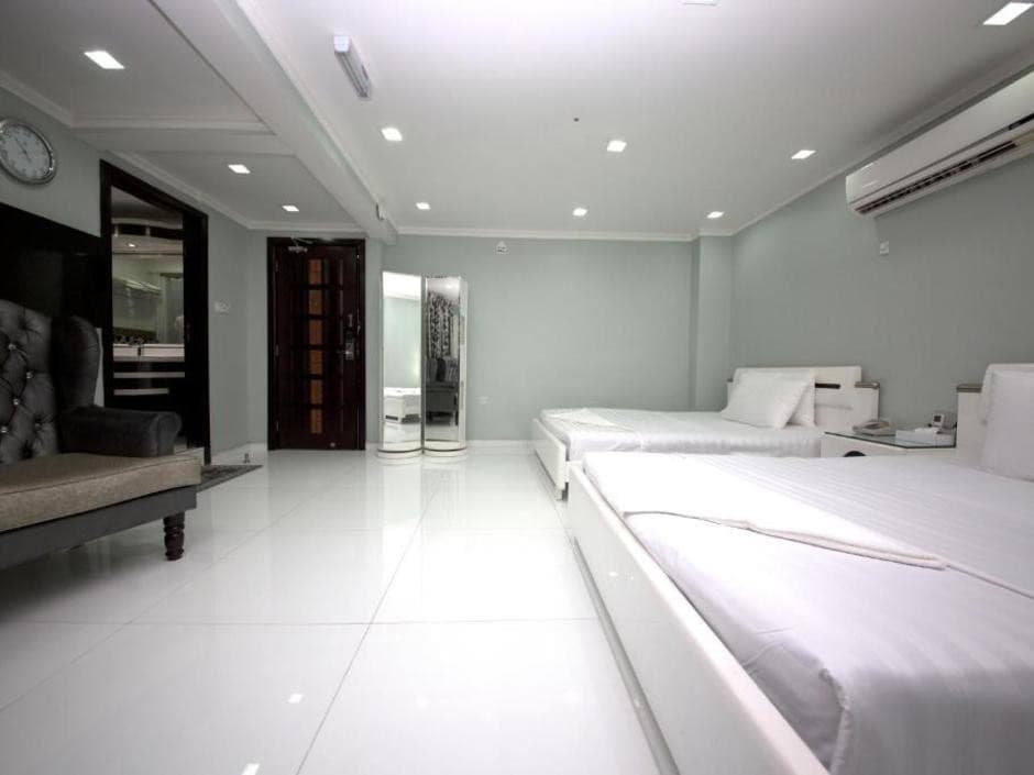 White Fort Hotel Dubai