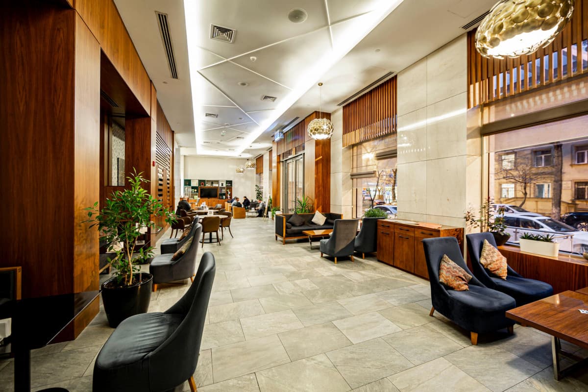 HOLIDAY INN