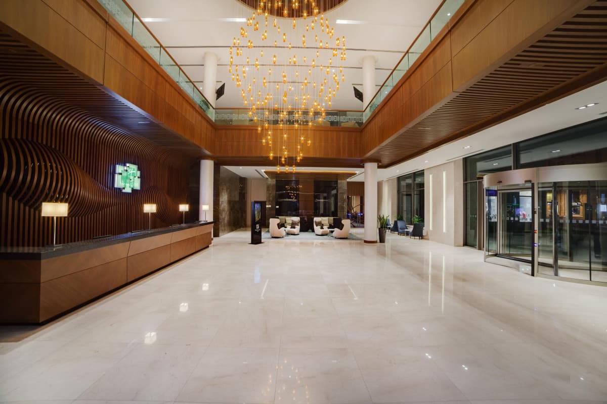 HOLIDAY INN