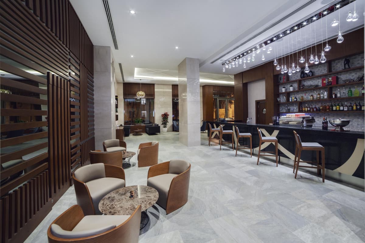 HOLIDAY INN