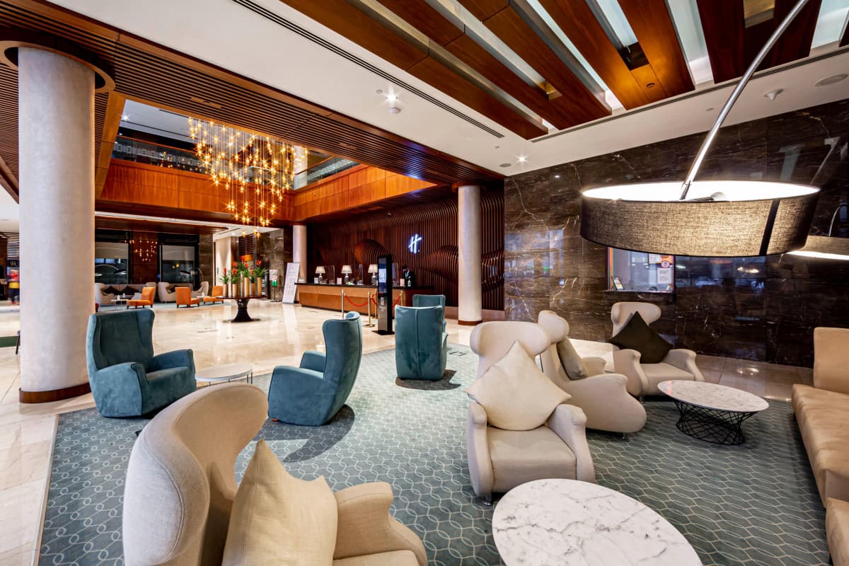 HOLIDAY INN