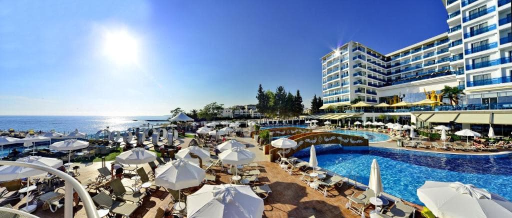 Azura Deluxe Resort & Spa