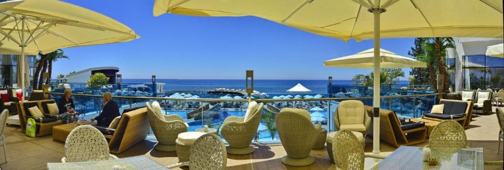 Azura Deluxe Resort & Spa