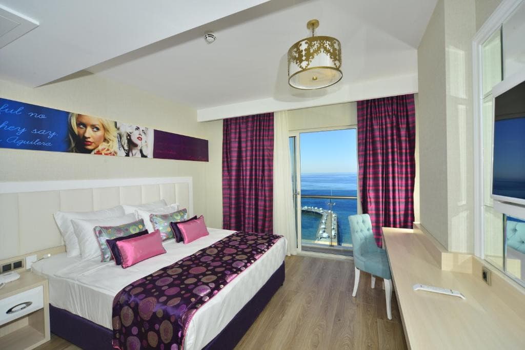 Azura Deluxe Resort & Spa