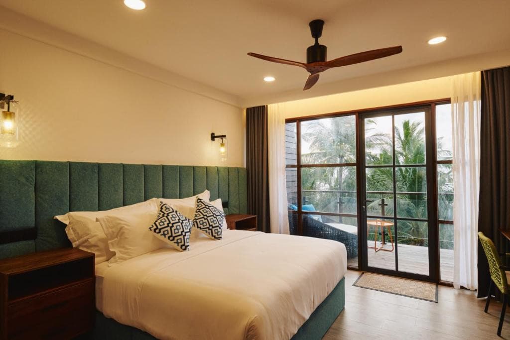 BEACH HOTEL DHIGURAH