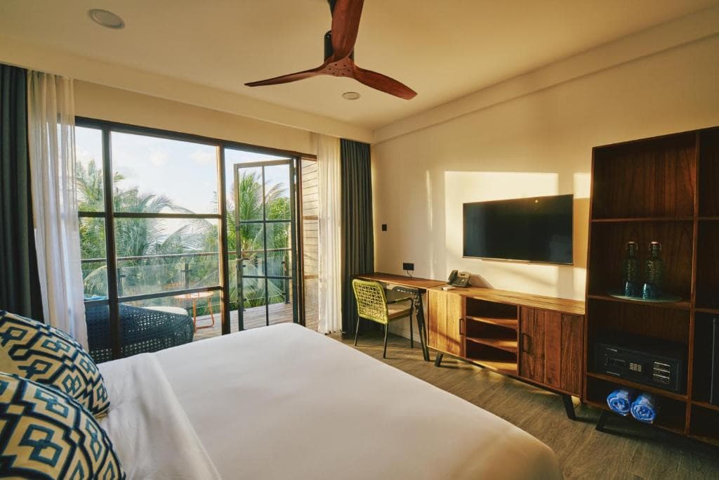BEACH HOTEL DHIGURAH