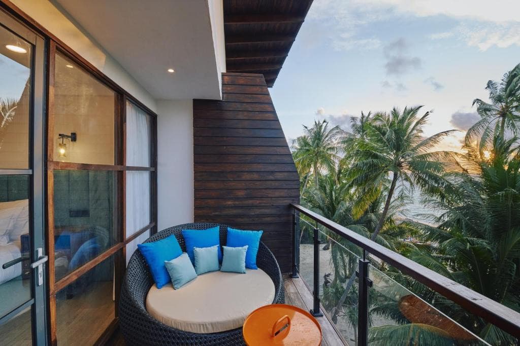 BEACH HOTEL DHIGURAH
