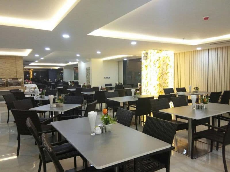 GOLDEN JOMTIEN BEACH HOTEL