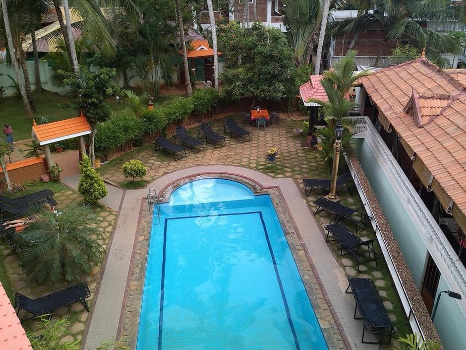 GOLDEN SANDS BEACH RESORT