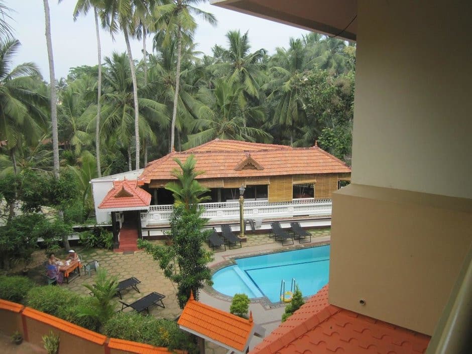 GOLDEN SANDS BEACH RESORT