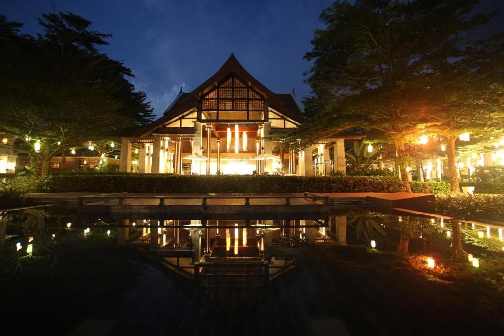 Apsara Beachfront Resort & Villa